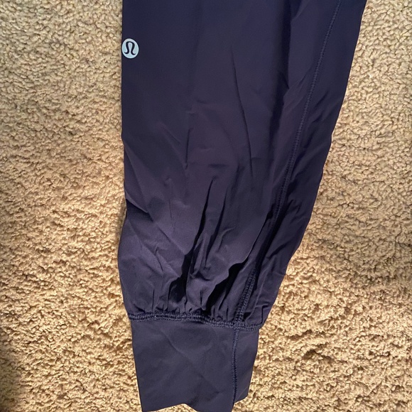Lululemon size 2 navy jogger - Picture 3 of 4